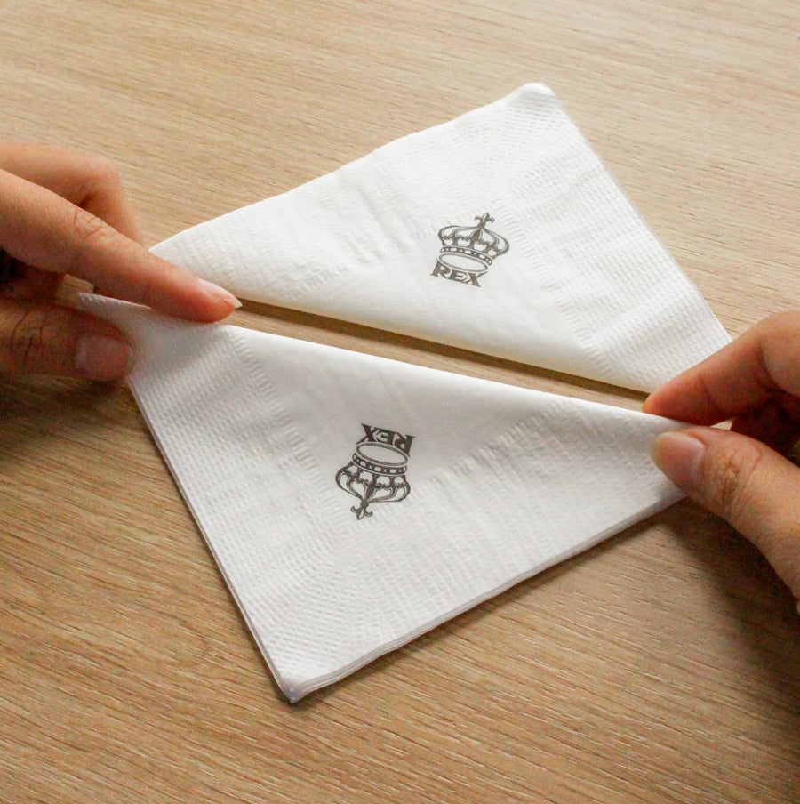 Giấy ăn in logo cho nhà hàng khách sạn Rex