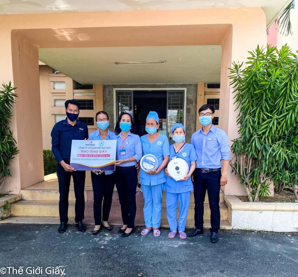 Thế Giới Giấy trao tặng giấy cho bệnh viện Nhi Đồng Đồng Nai