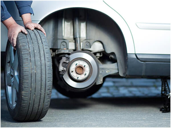 Kiểm tra lốp xe ô tô